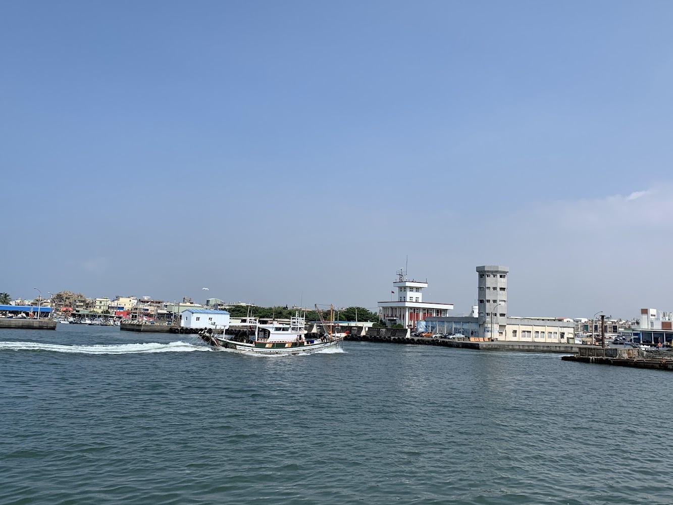 港口與船隻航行景色