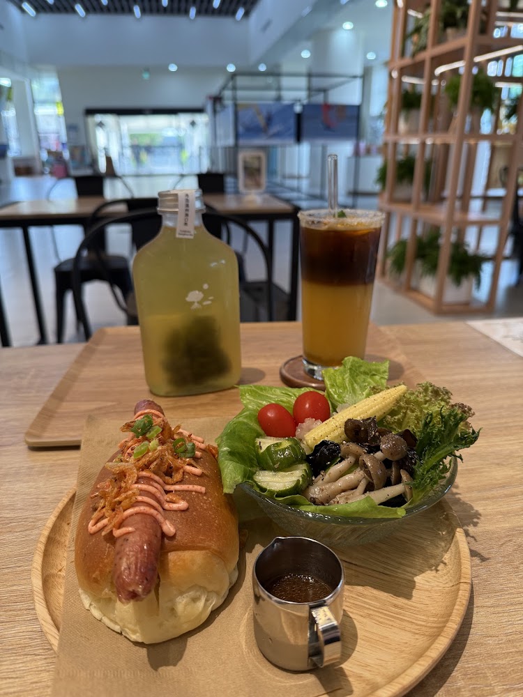 熱狗麵包 沙拉與漸層飲品套餐