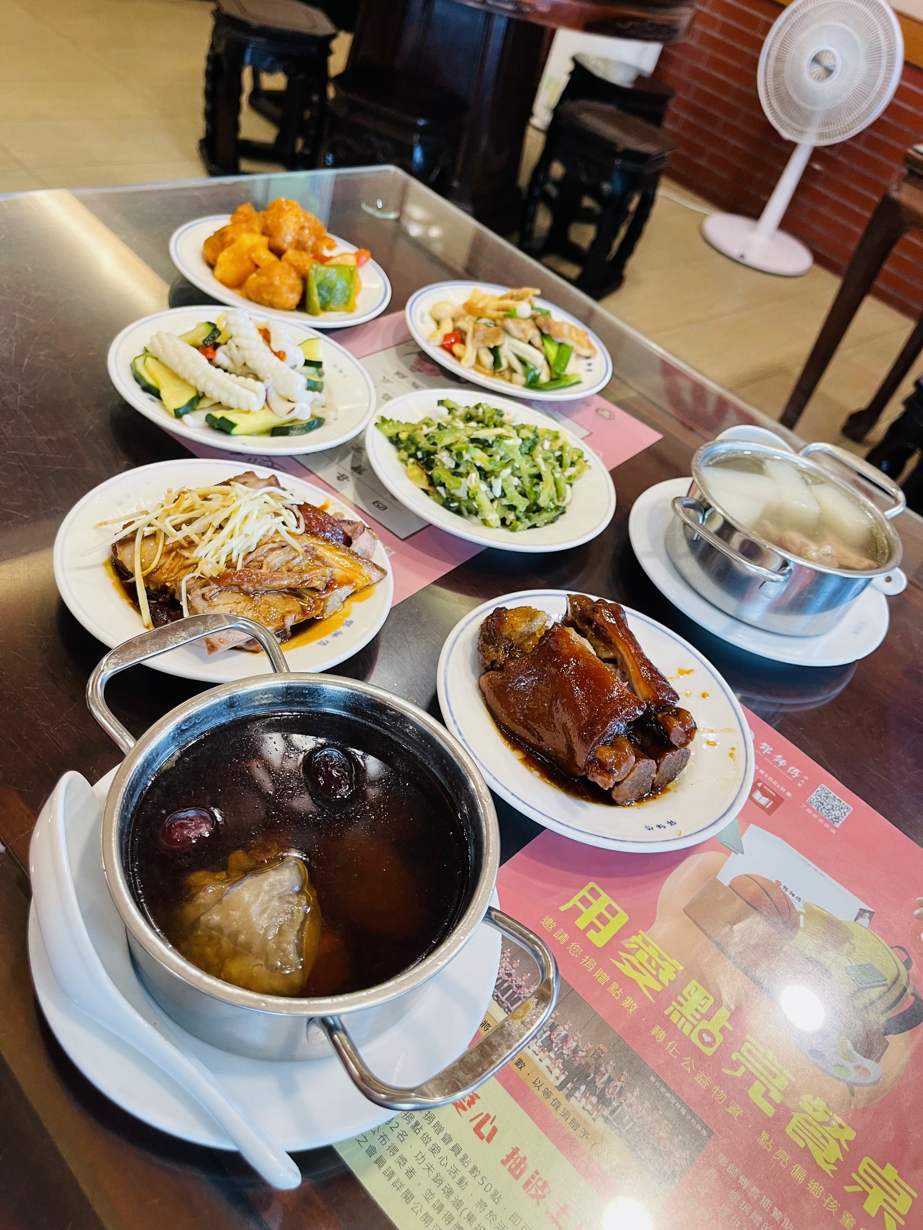 豐盛聚餐桌菜