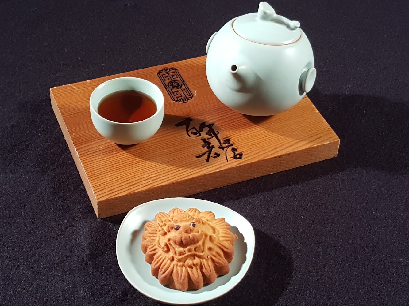 中外餅舖茶點與獅子造型月餅