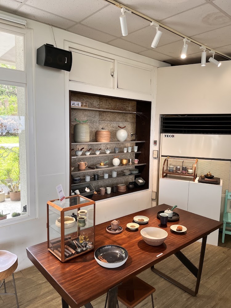 白日夢Tea Cafe陶瓷茶具展示空間