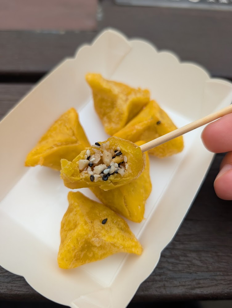 炸黃金餃紙盒裝與內餡特寫