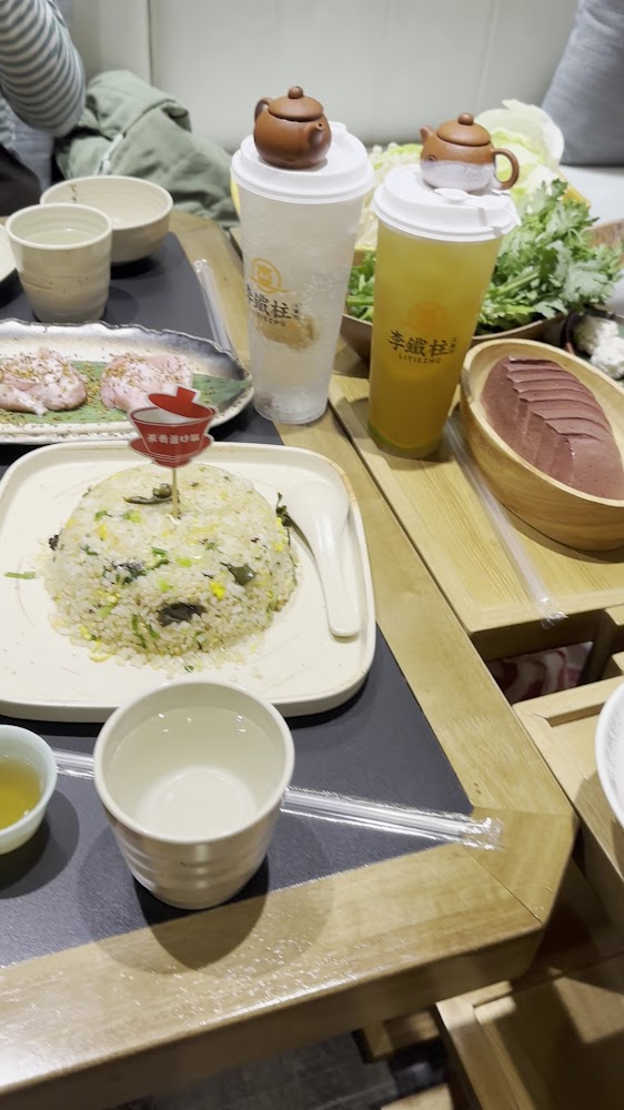 李鐵柱麻辣茶鍋竹北店多樣桌菜與配餐