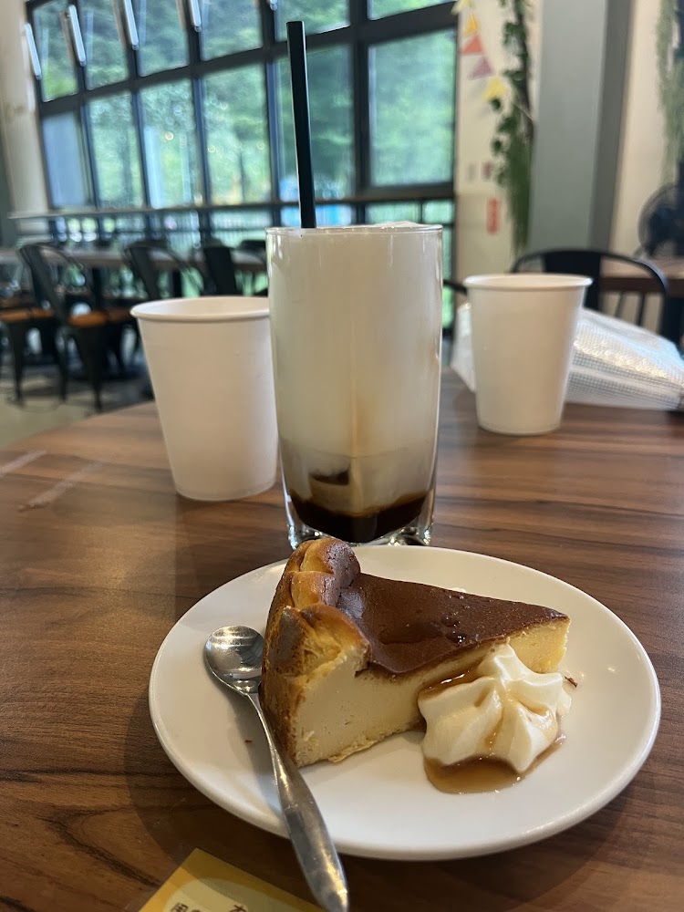 漫步景觀咖啡廳起司蛋糕與飲品