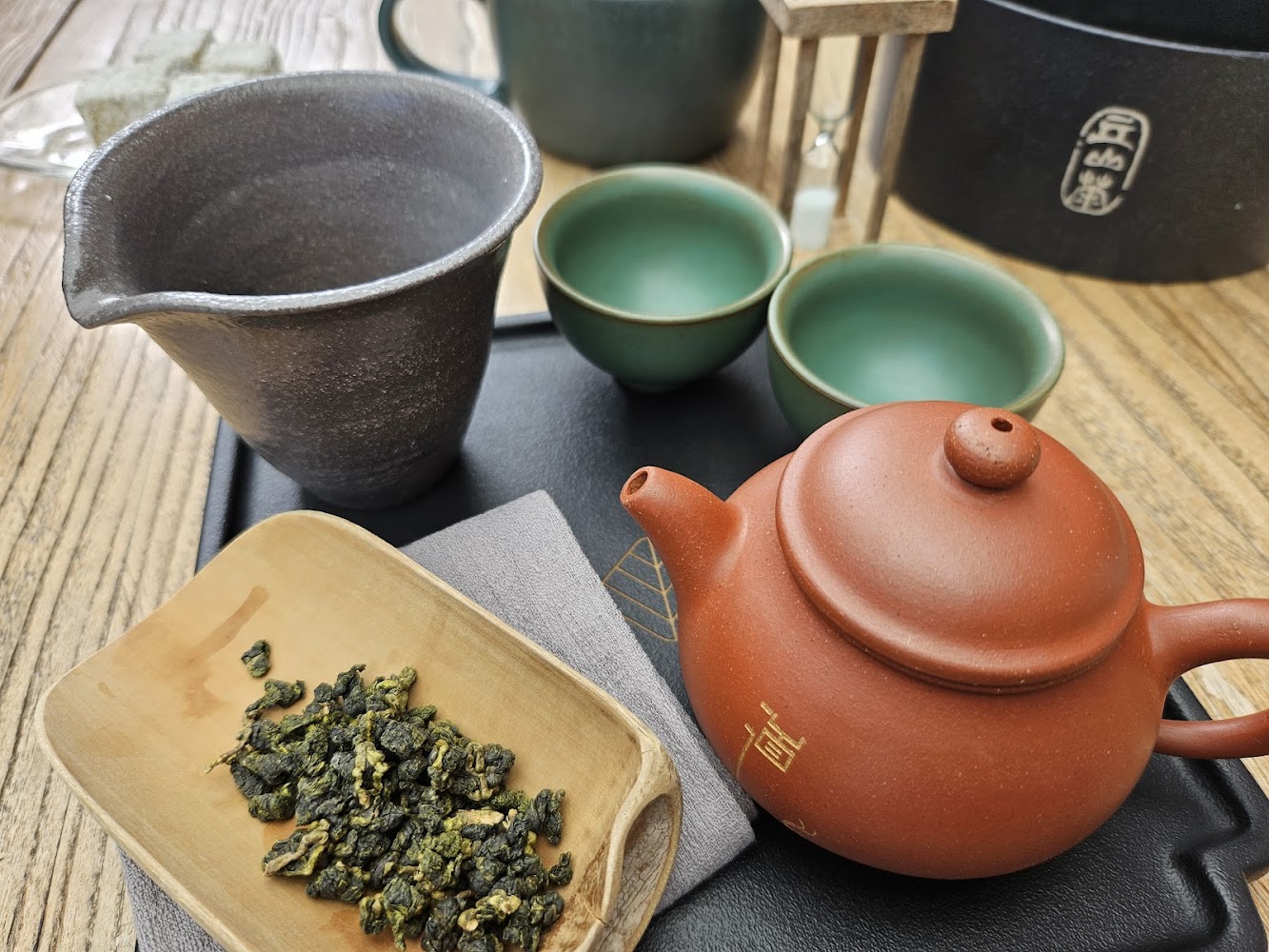 丘山茶功夫茶具紫砂壺茶海與茶杯