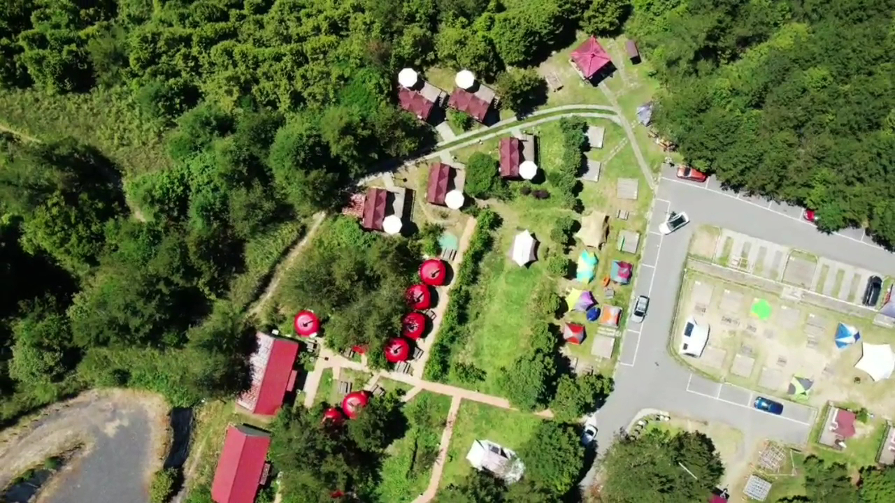 福壽山露營區鳥瞰營地與帳篷小木屋分布