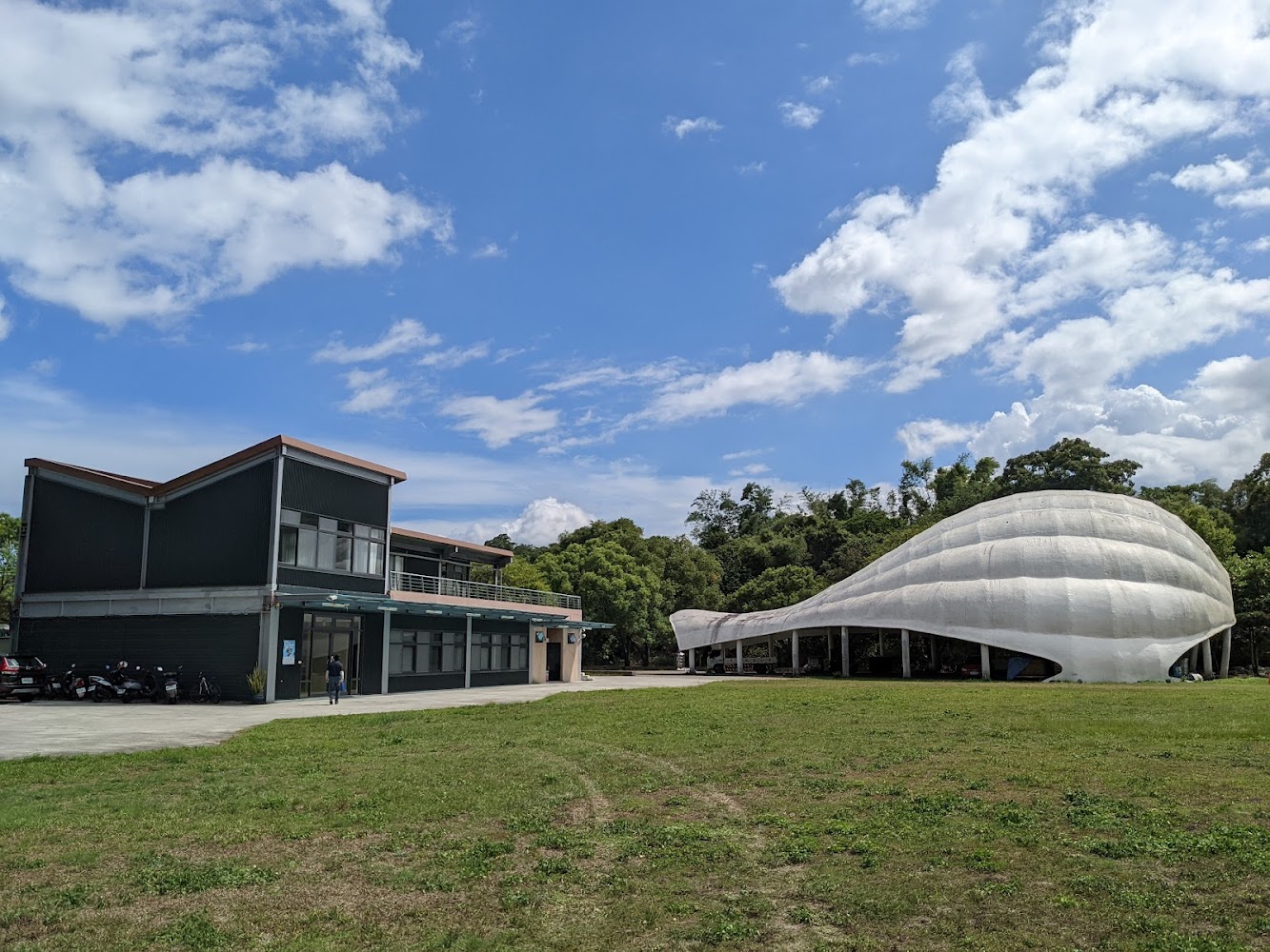 天際航空夢工場建築與綠地
