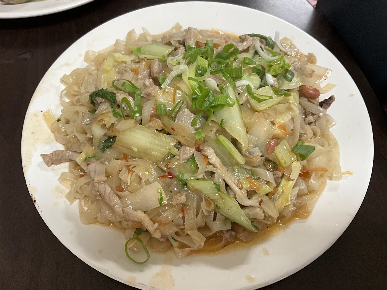 炒河粉搭配豬肉與青菜