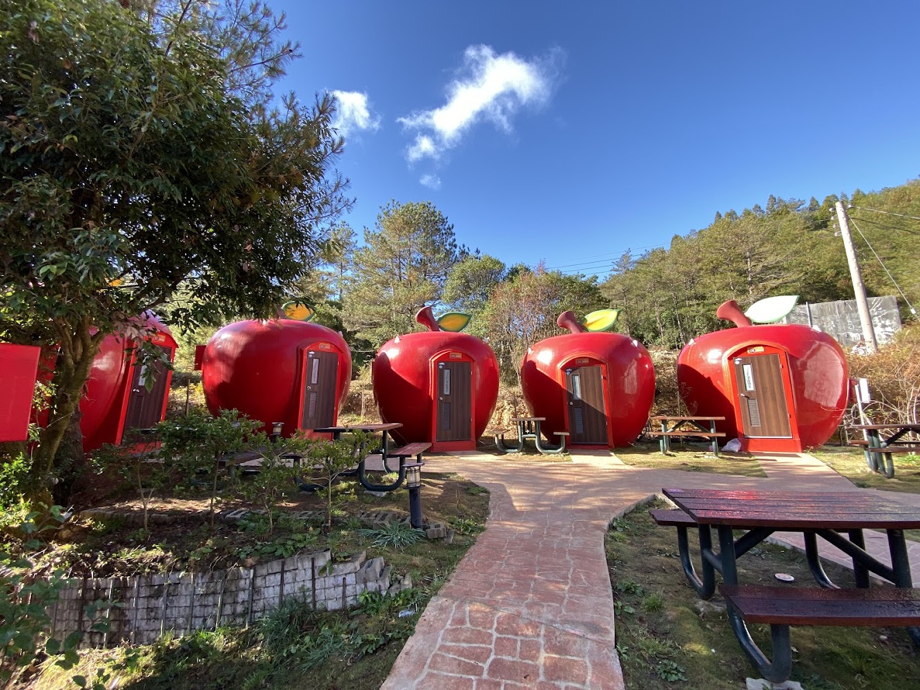 福壽山露營區蘋果造型小屋與綠地