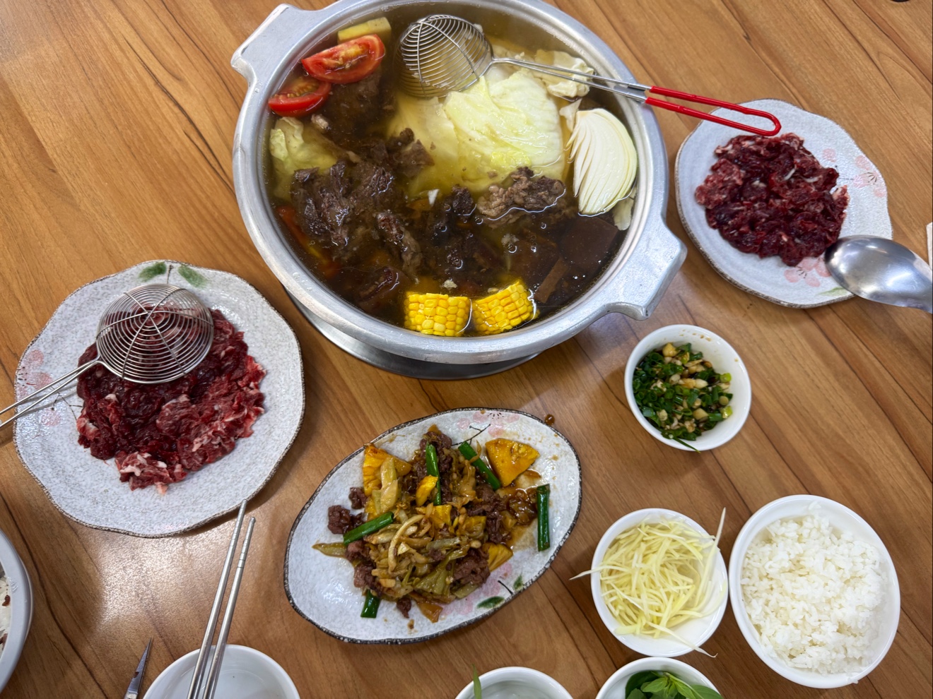 岡山牛 牛肉涮涮鍋 全桌俯拍 高雄岡山