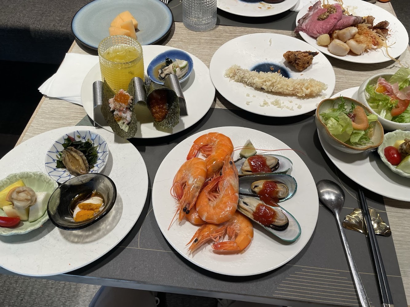 旭集信義店豐盛海鮮和食拼盤