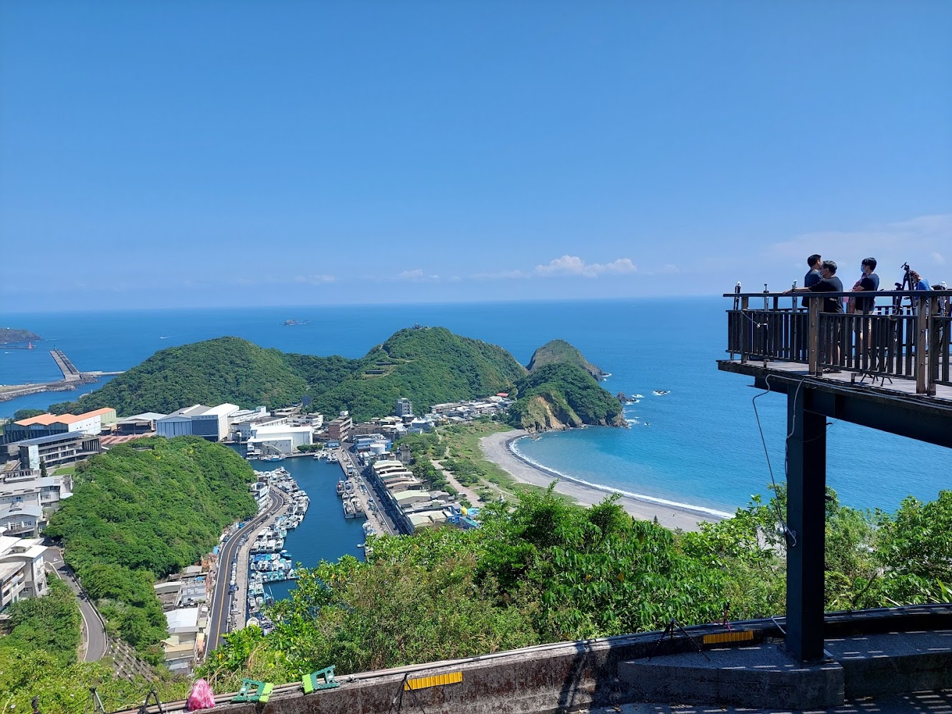 南方澳觀景臺俯瞰海港與山海景色