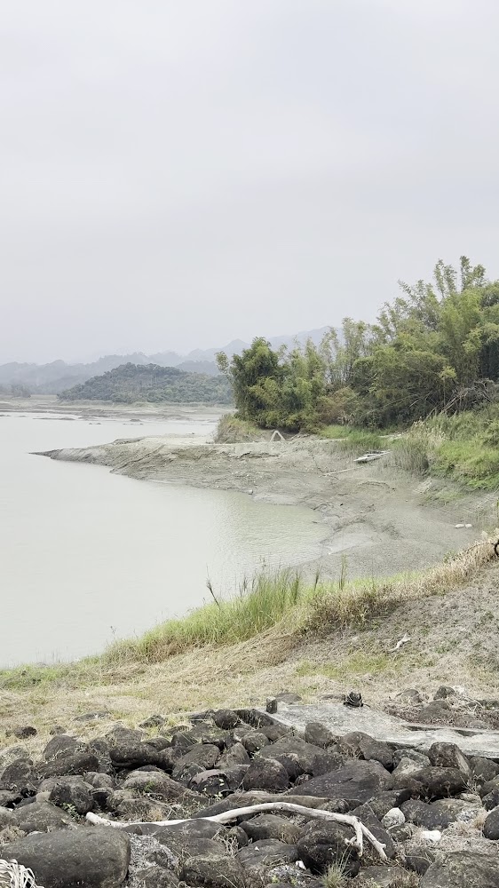 白河水庫岸邊景色