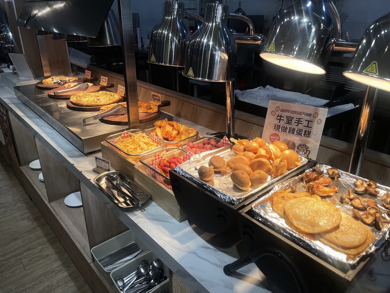 牛室炙燒牛排高雄自由店自助吧炸物披薩熟食區