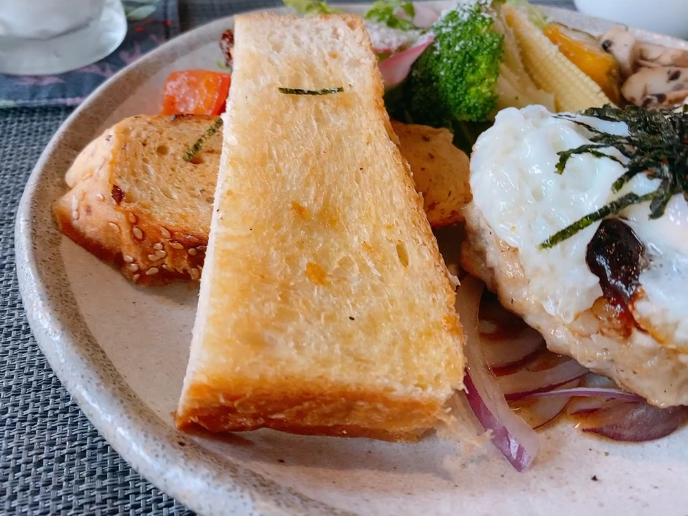 找是吉和食珈琲漢堡排與烤麵包早午餐拼盤