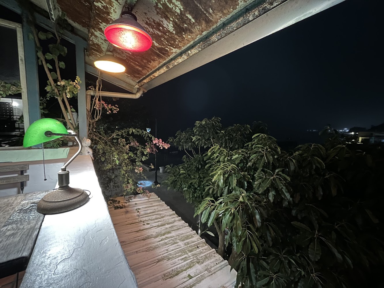 天使熱愛的生活夜晚戶外陽台與燈光