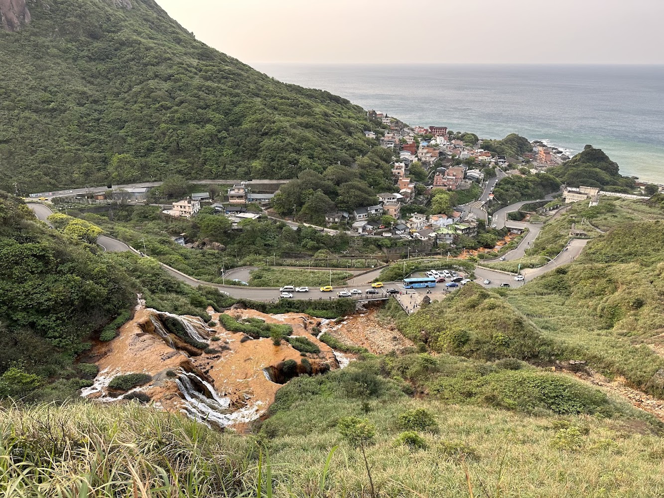 黃金瀑布與山海聚落景觀