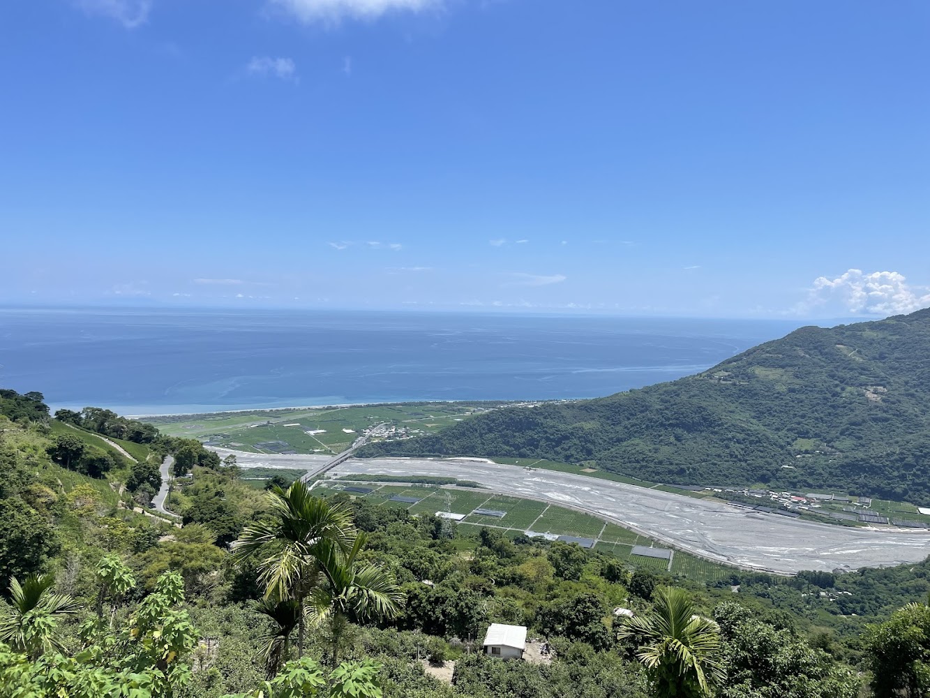 太麻里山海田野遼闊景觀