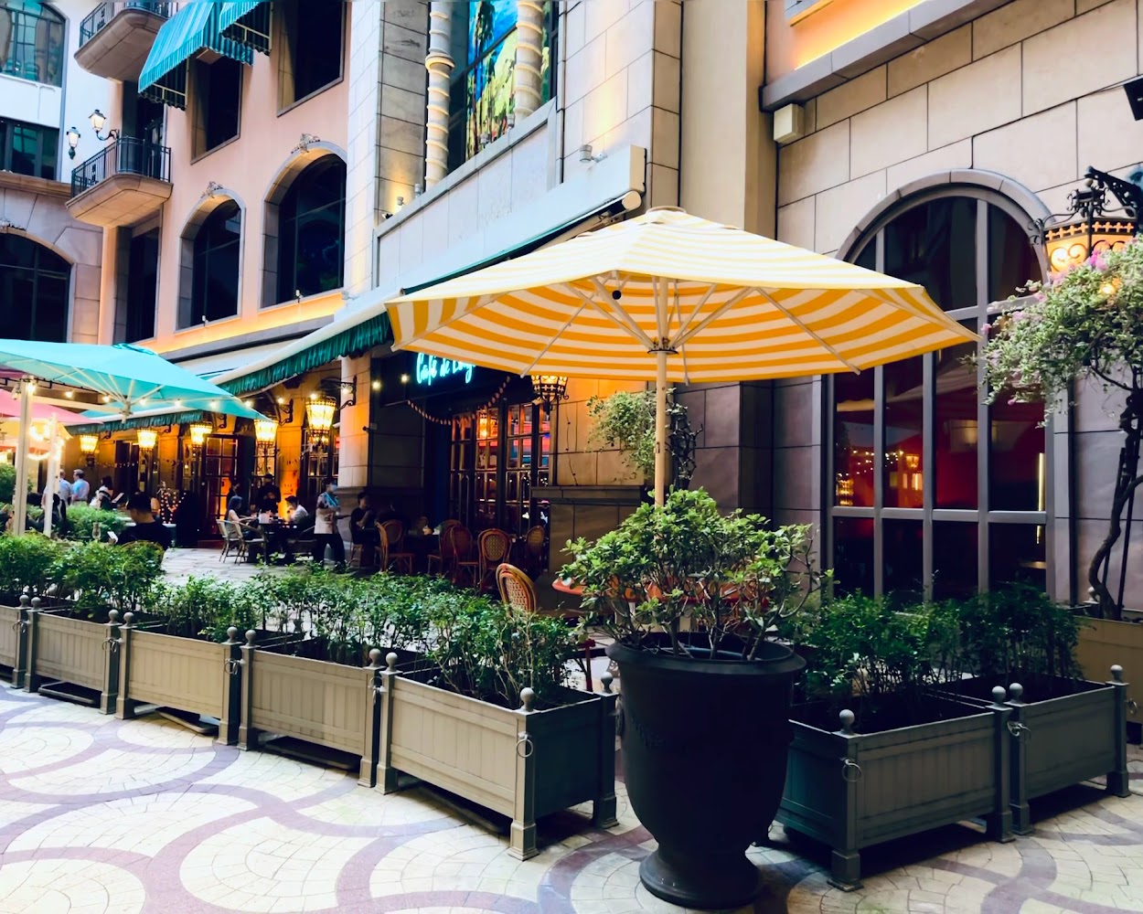 臺北文華東方酒店咖啡館戶外座位區