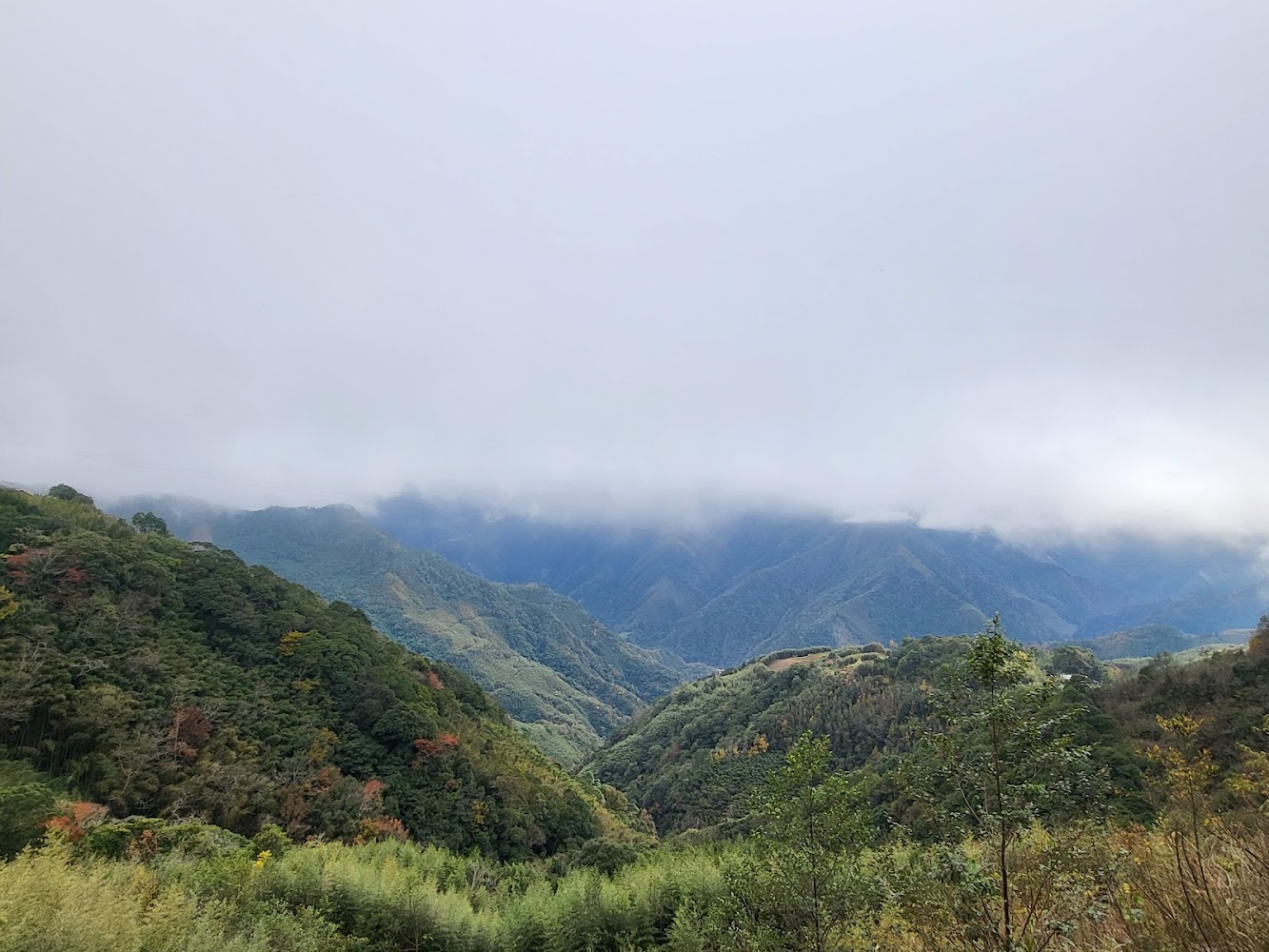 宇老觀景台多雲山景