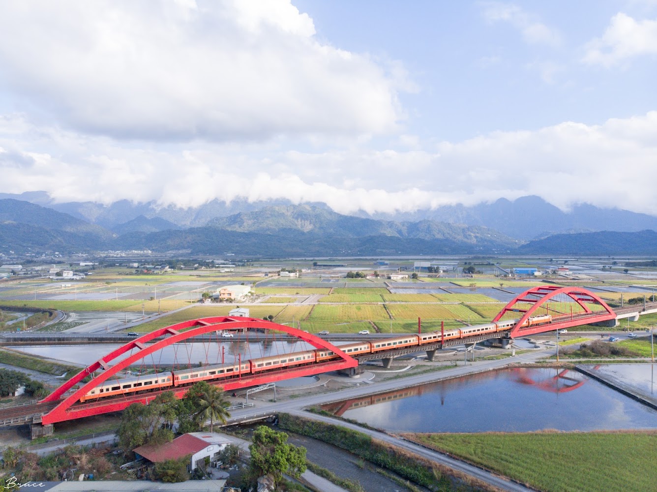 客城鐵橋與稻田山景