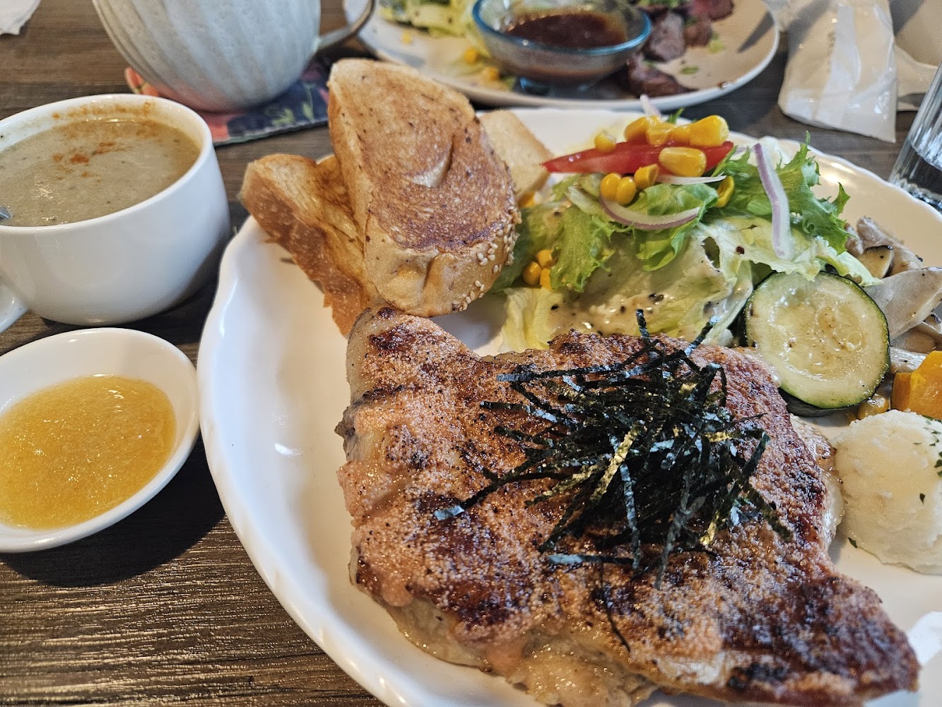 找是吉和食珈琲燒烤雞排西式餐點