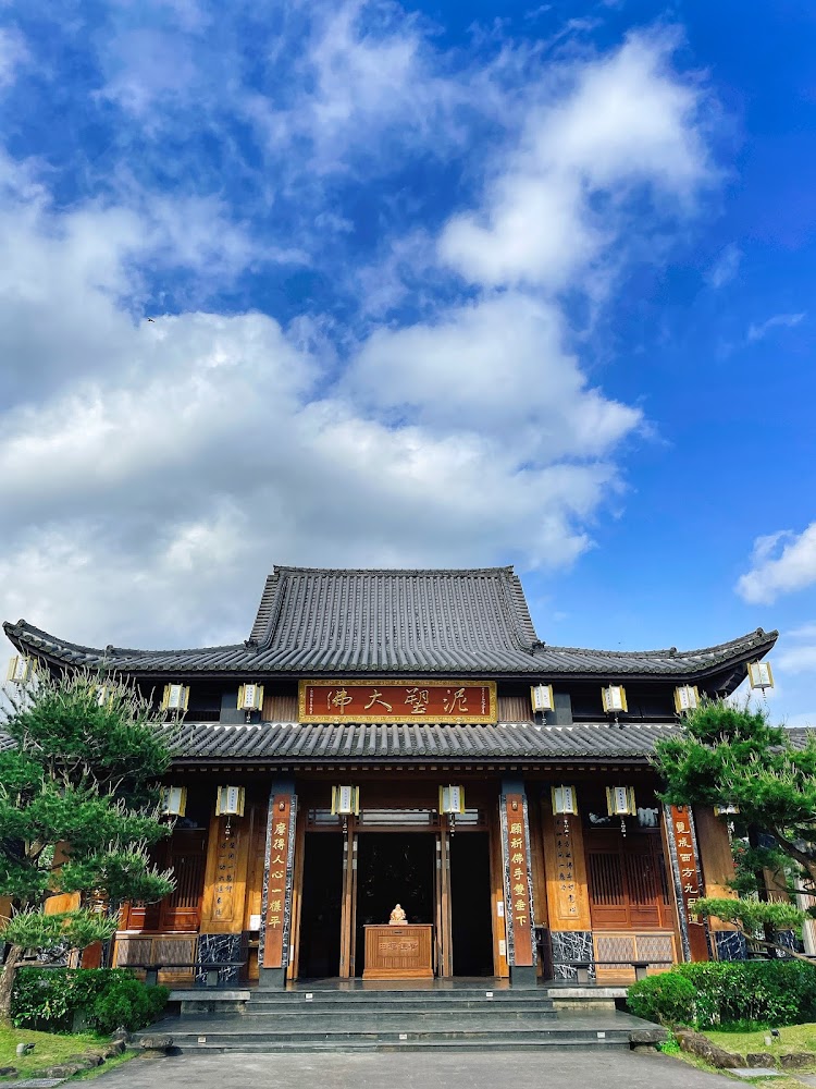北后寺外觀與藍天白雲