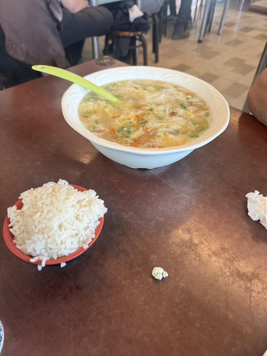 仁武烤鴨蛋花湯與白飯上桌，簡單樸實的台式套餐