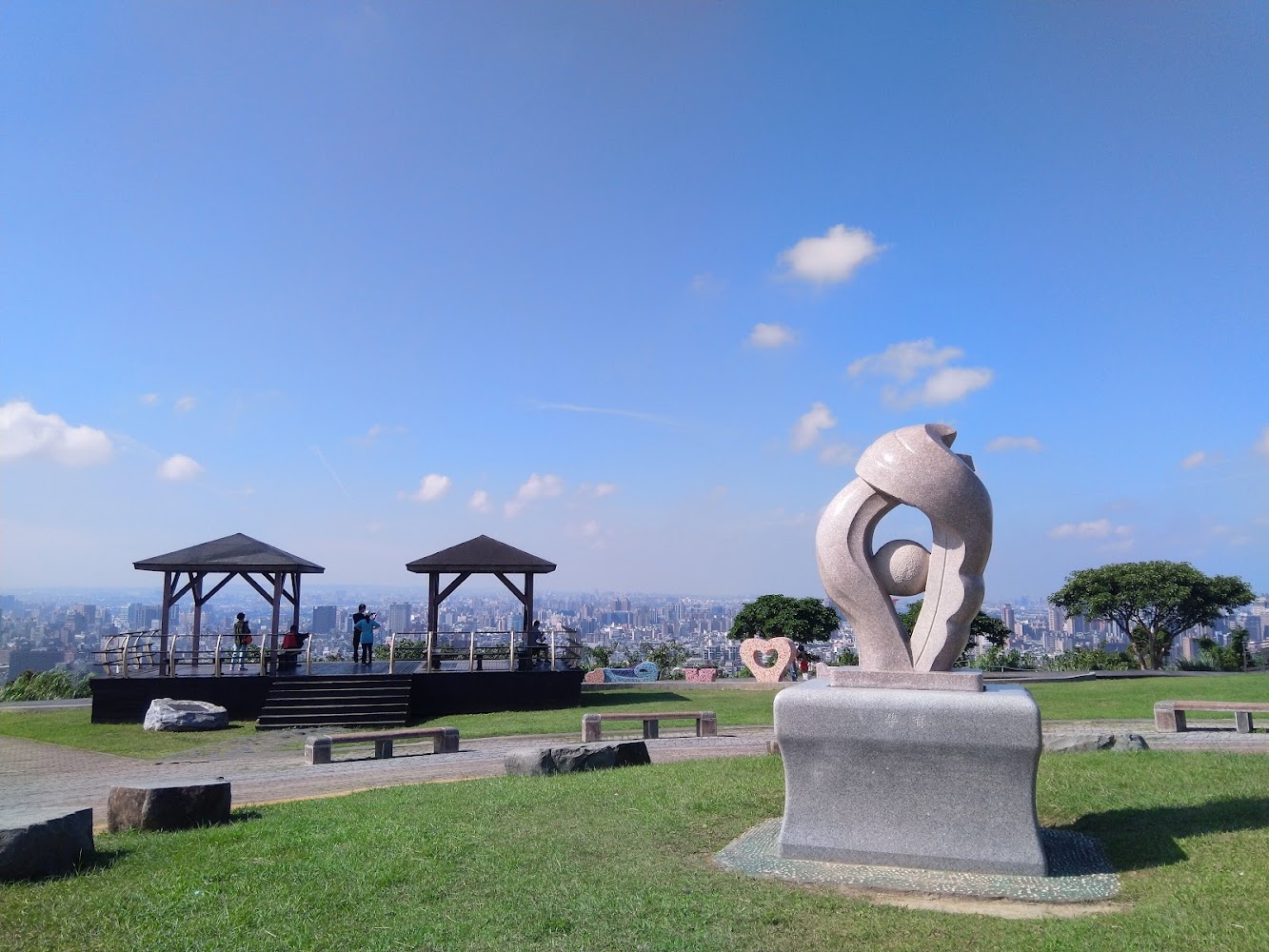 虎頭山環保公園草地與觀景區