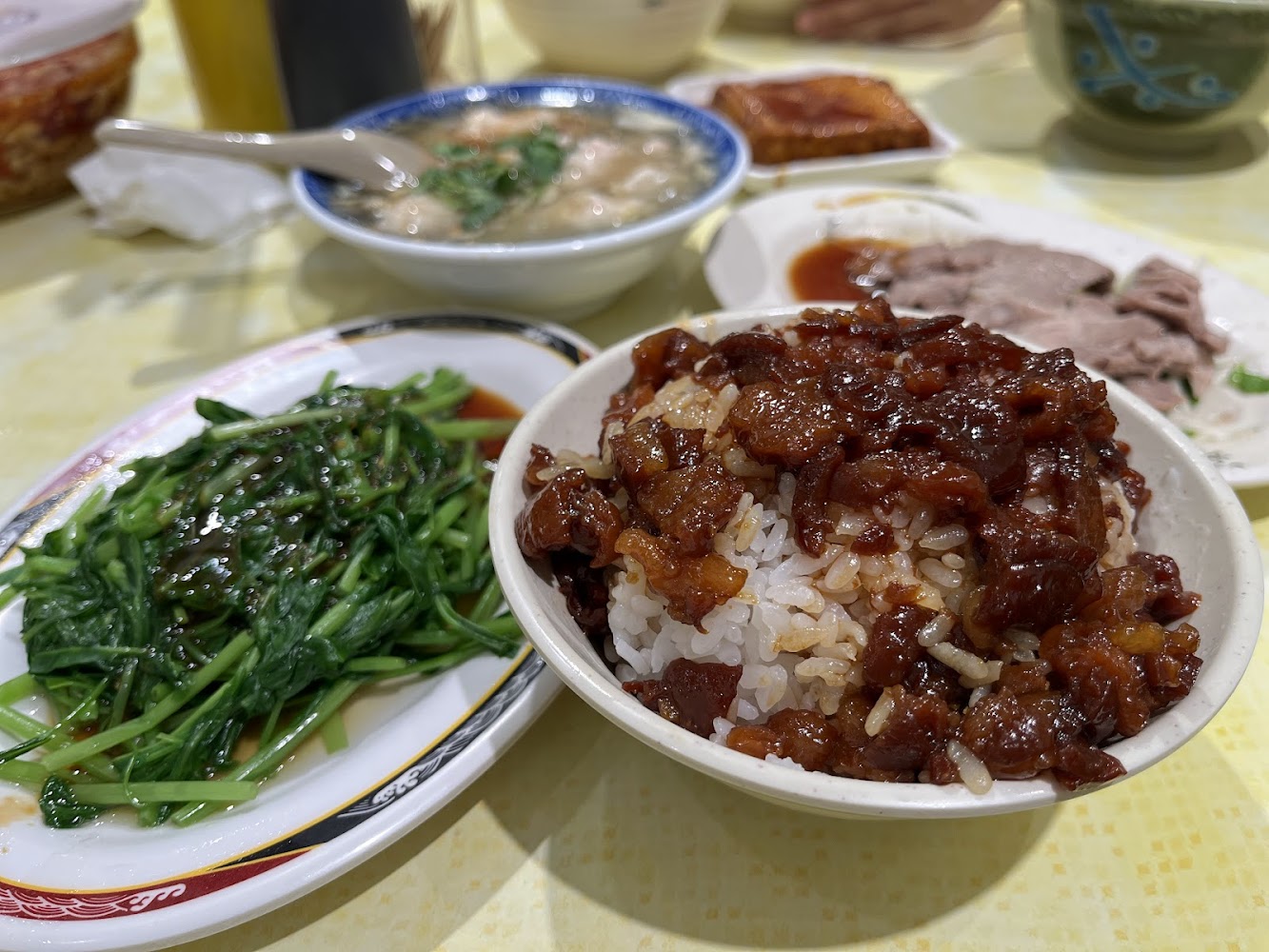 店小二魯肉飯滷肉飯與小菜