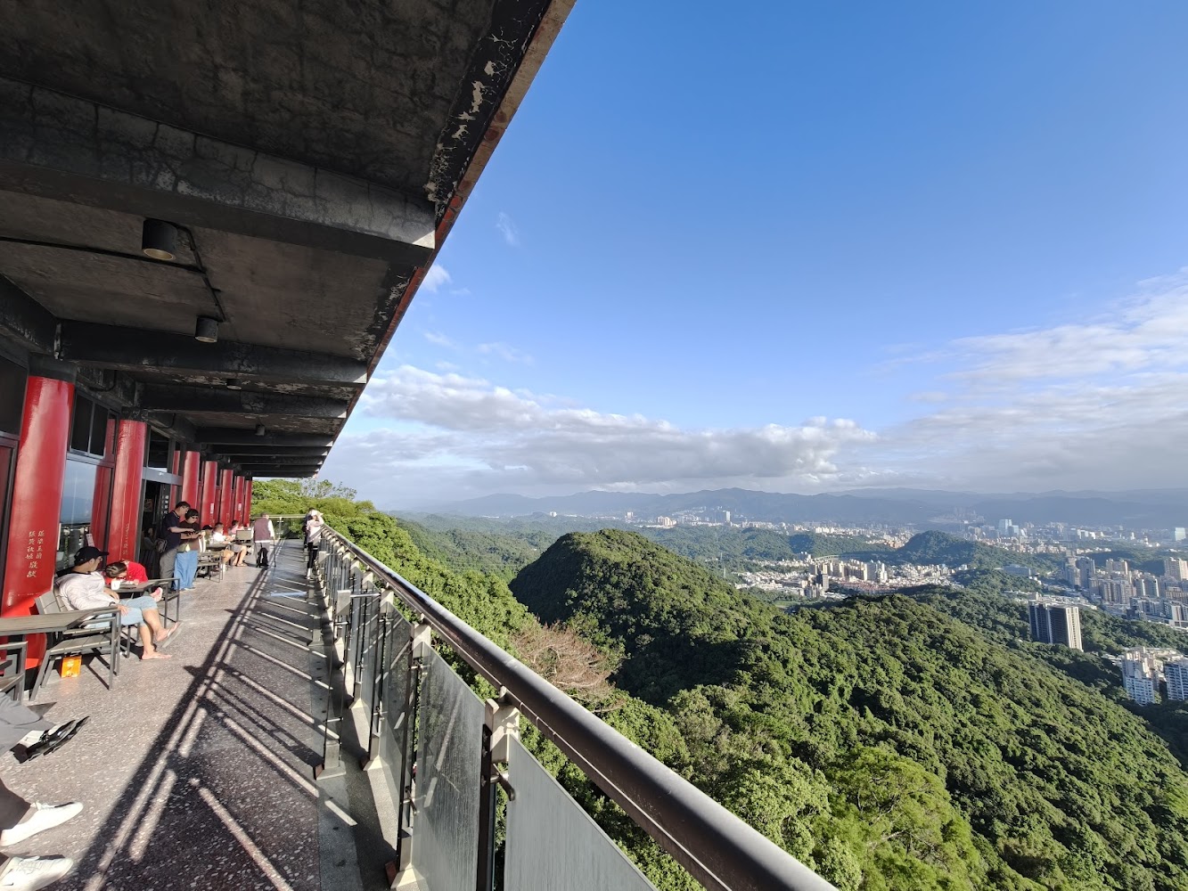 碧山巖藝文休閒中心外觀與觀景平台