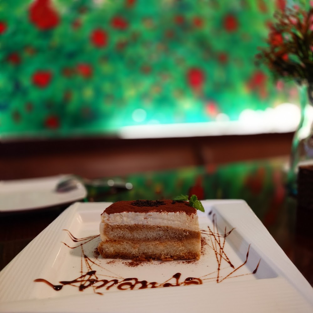 AMANDA CAFE 提拉米蘇蛋糕與巧克力醬裝飾