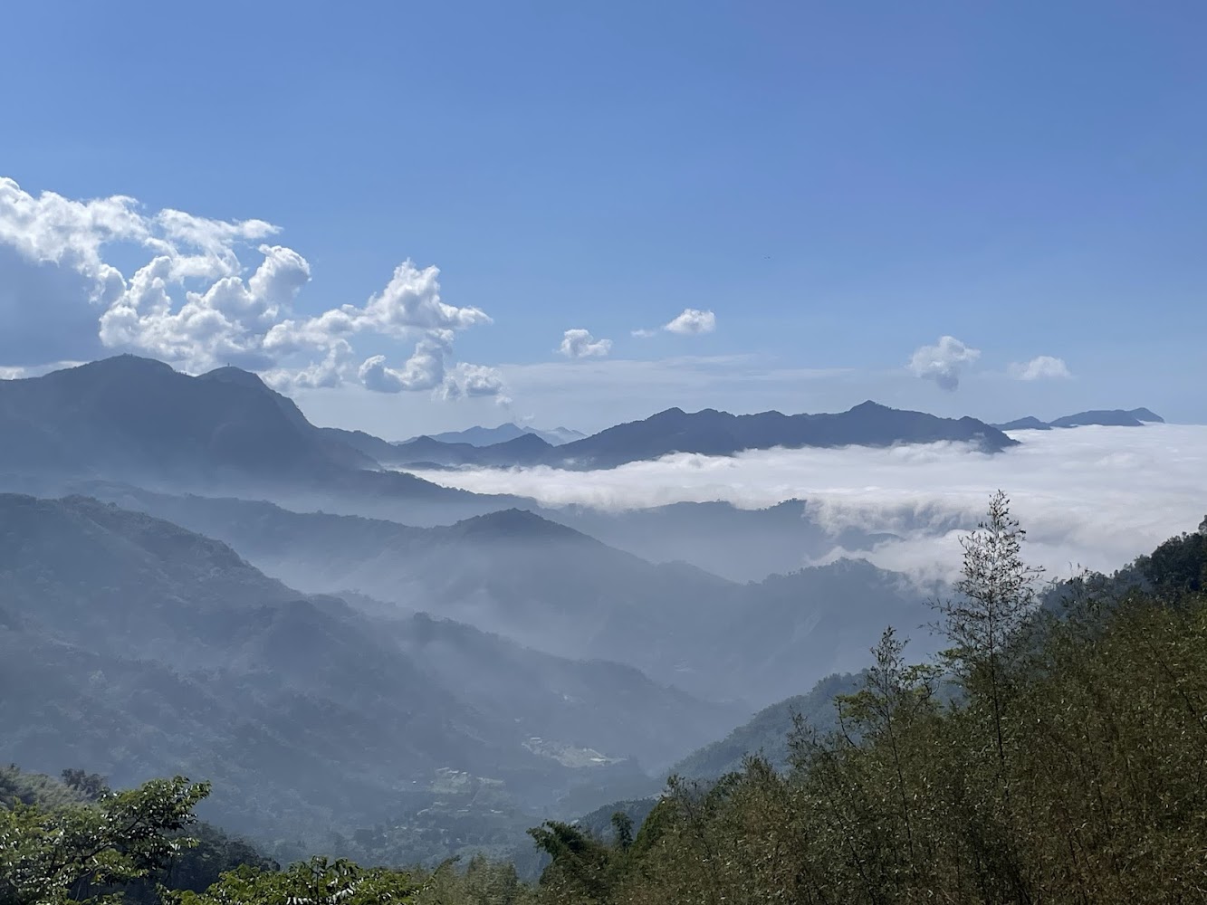 水社寮驛棧附近雲海山景