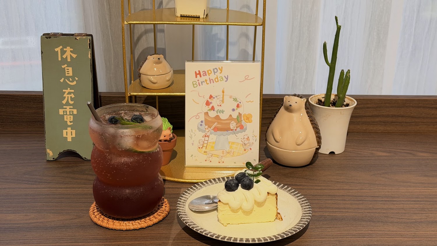 覓宅藍莓蛋糕與氣泡飲