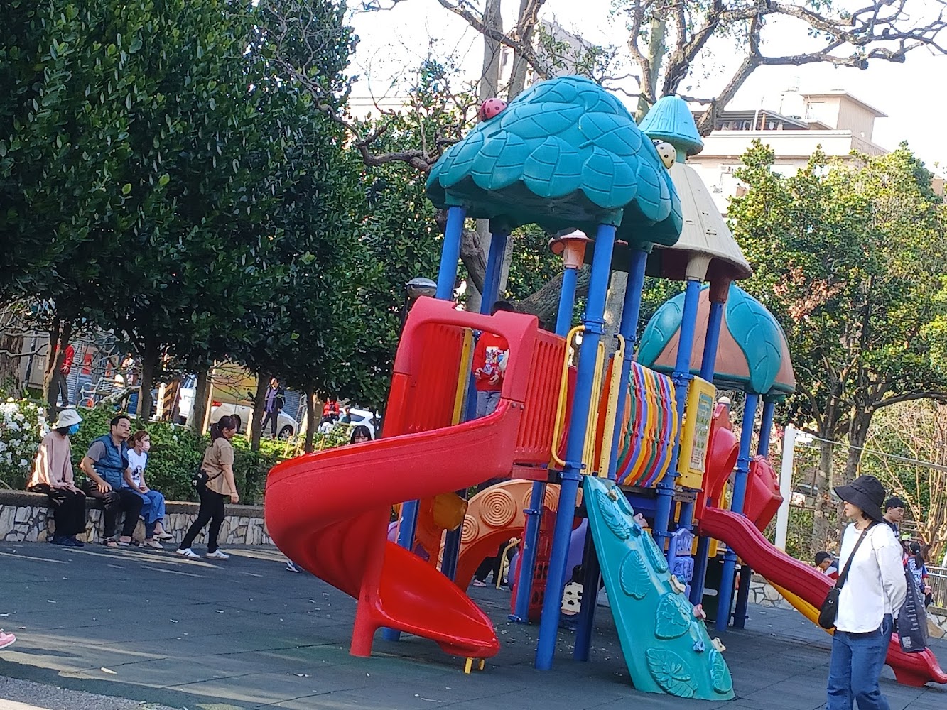 莒光環保公園兒童遊樂場與遮陽設施