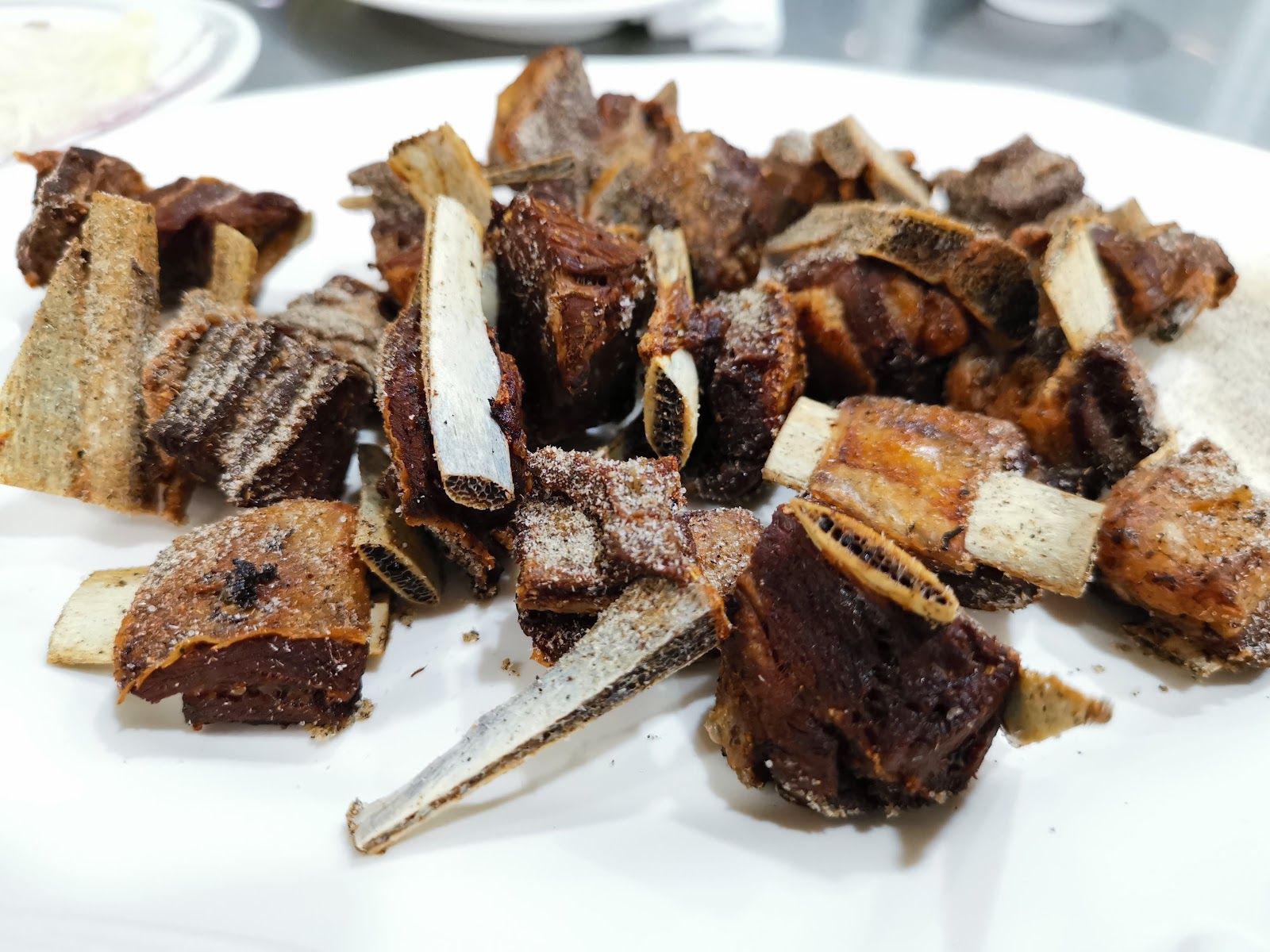 一品羊肉滷羊排特寫深褐色醬香