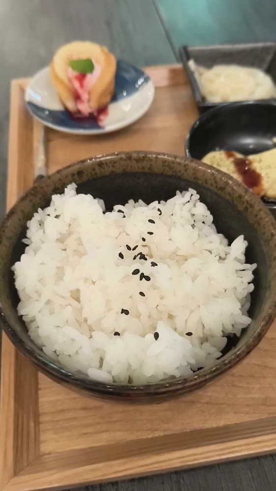 日式套餐白飯與配菜