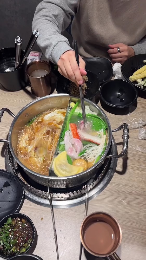 涮樂和牛鍋物雙湯底火鍋桌景