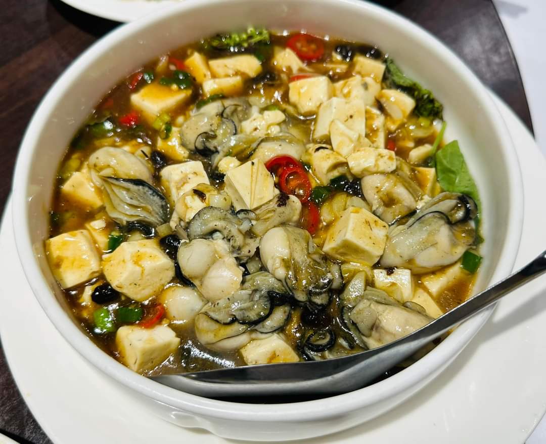 豆腐牡蠣料理湯汁豐富