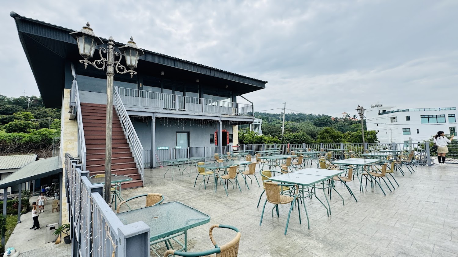 東星屋景觀餐廳戶外露天用餐區與建築