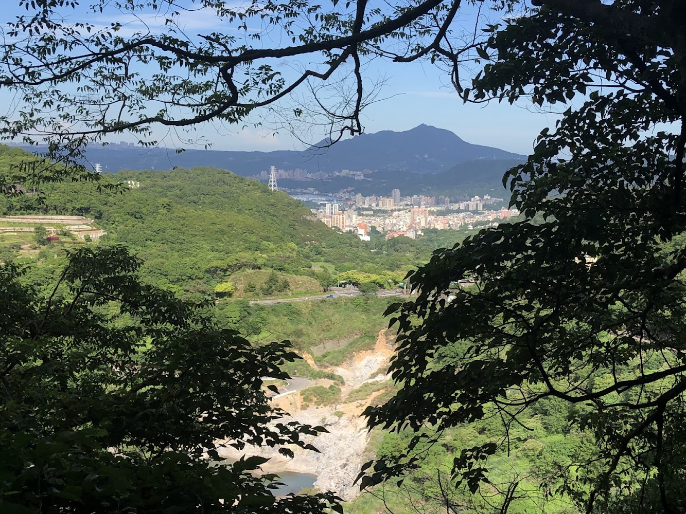 陽明山第二展望臺樹林與觀音山方向視野