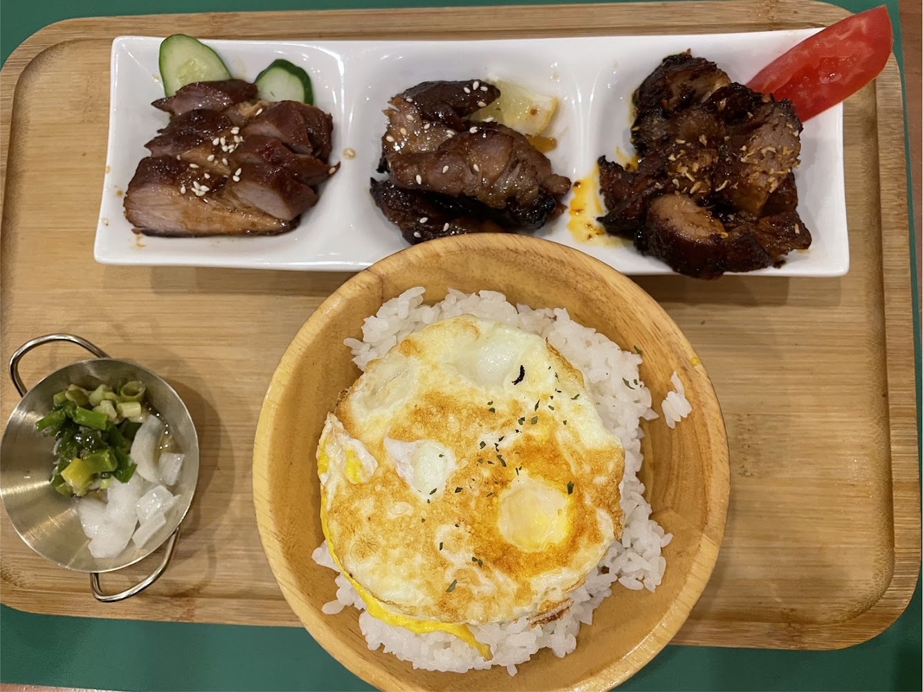 Next Stop+ 香港手作料理竹北店三拼燒肉飯與煎蛋