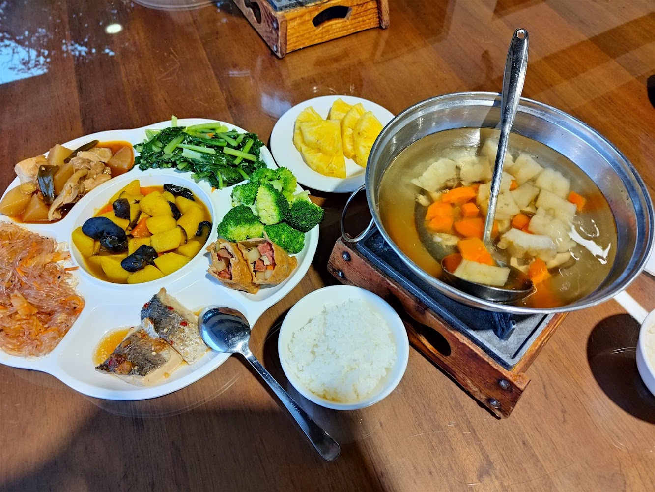 太平山莊餐廳健康家常套餐與湯品