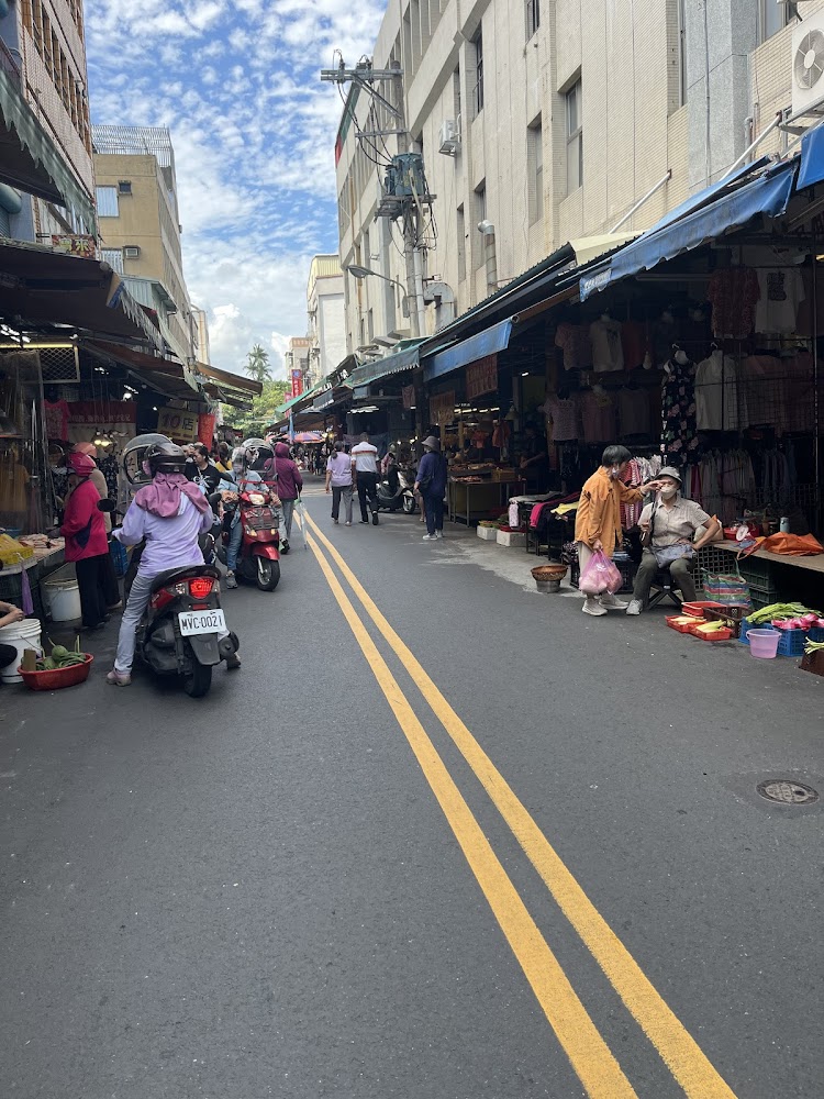 宜蘭市場街道與攤販店家景象