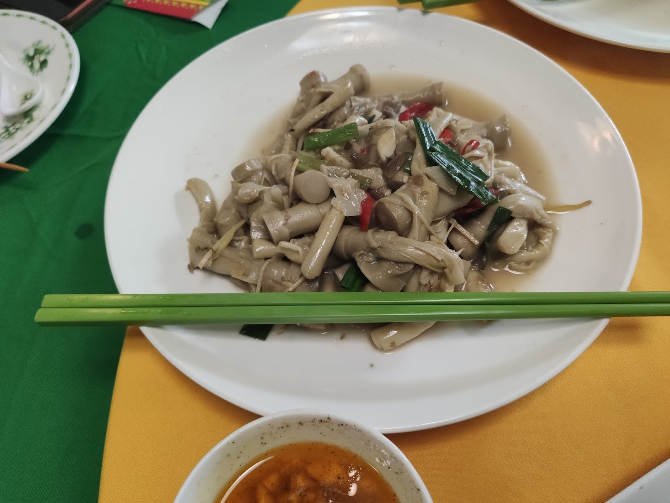 米巴奈山地美食坊炒菇料理