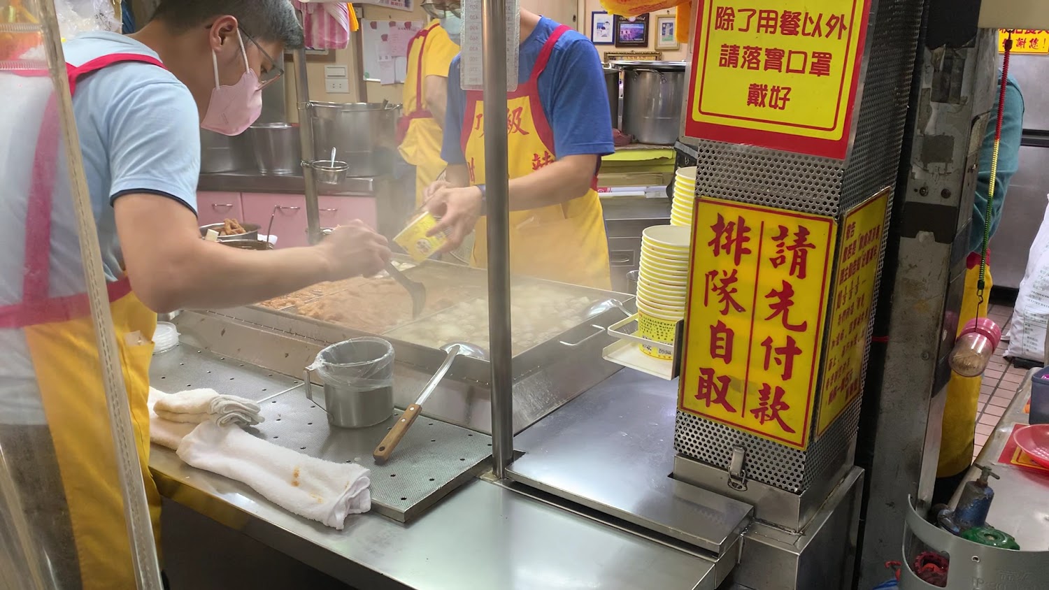 頂級甜不辣攤位工作檯與點餐區