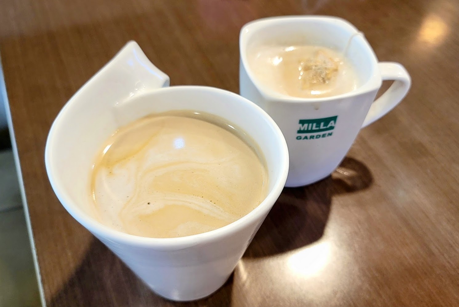 兩杯熱咖啡