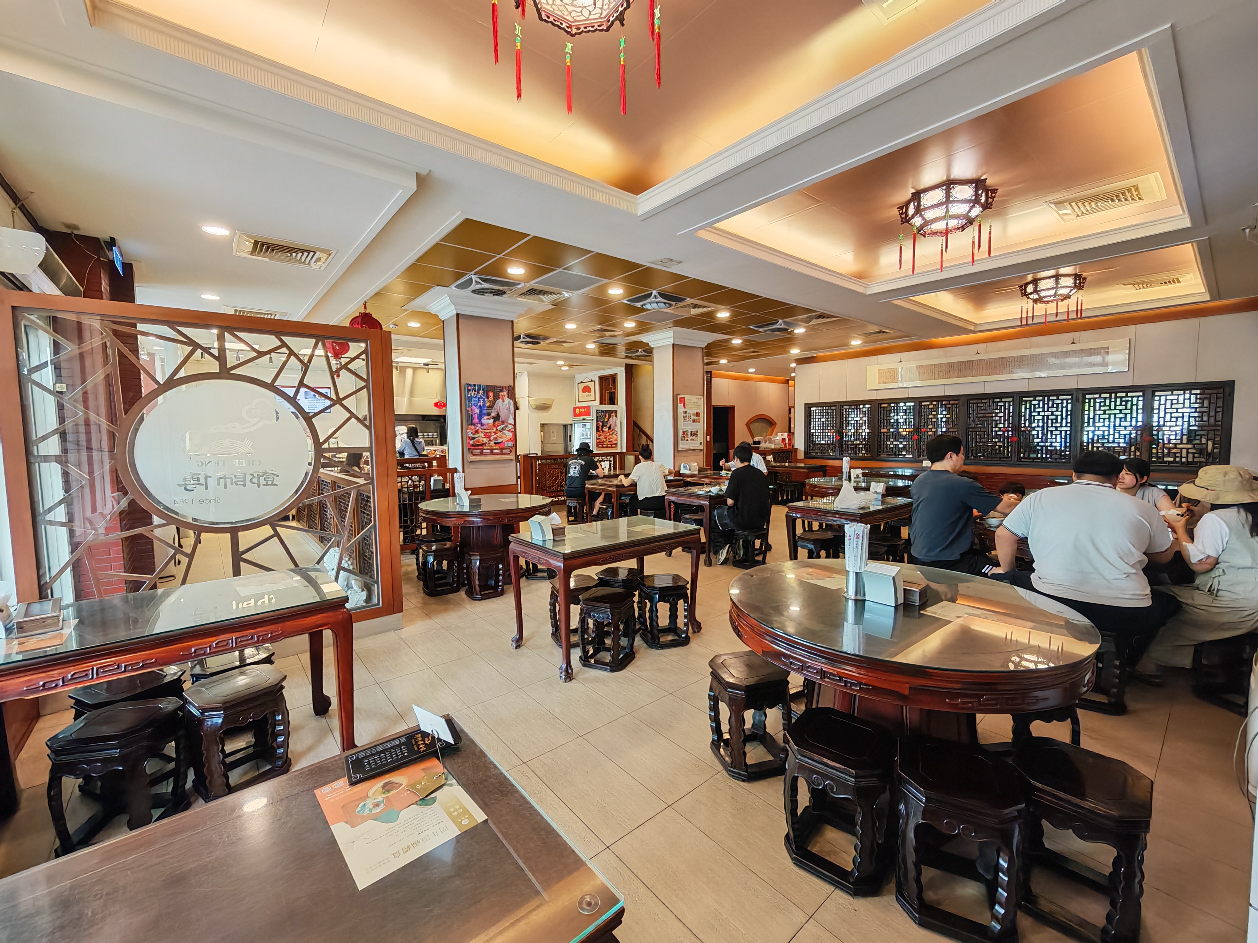 鄧師傅功夫菜美術館店內用環境