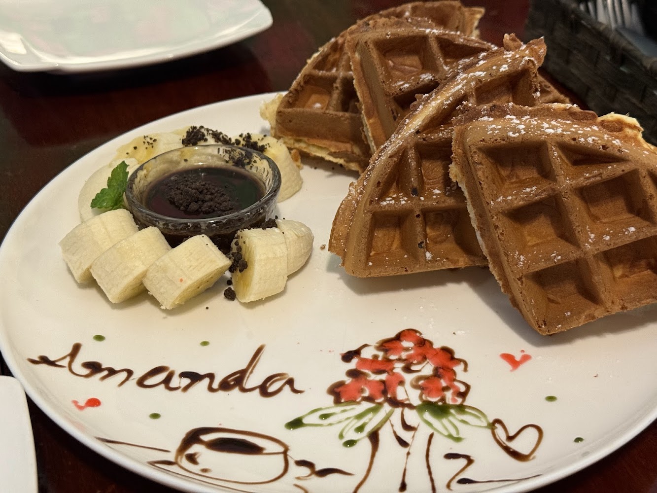 AMANDA CAFE 香蕉巧克力鬆餅盤面寫有Amanda字樣