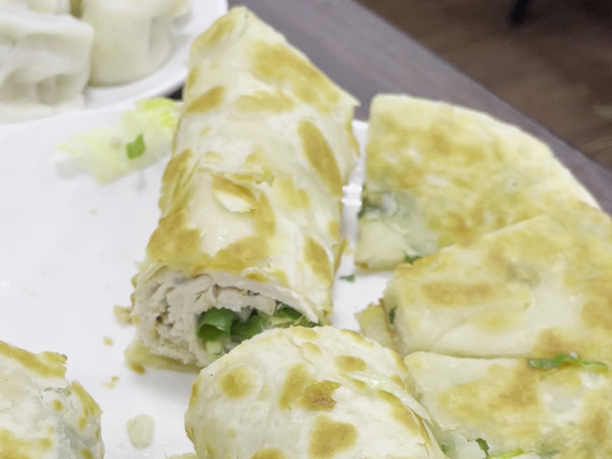 劉家酸白菜火鍋雞肉捲餅切段